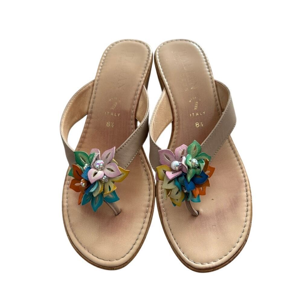 Women’s 8.5 Italian Shoemakers Wedge Sandals Beige Floral Slip-On Italy‎